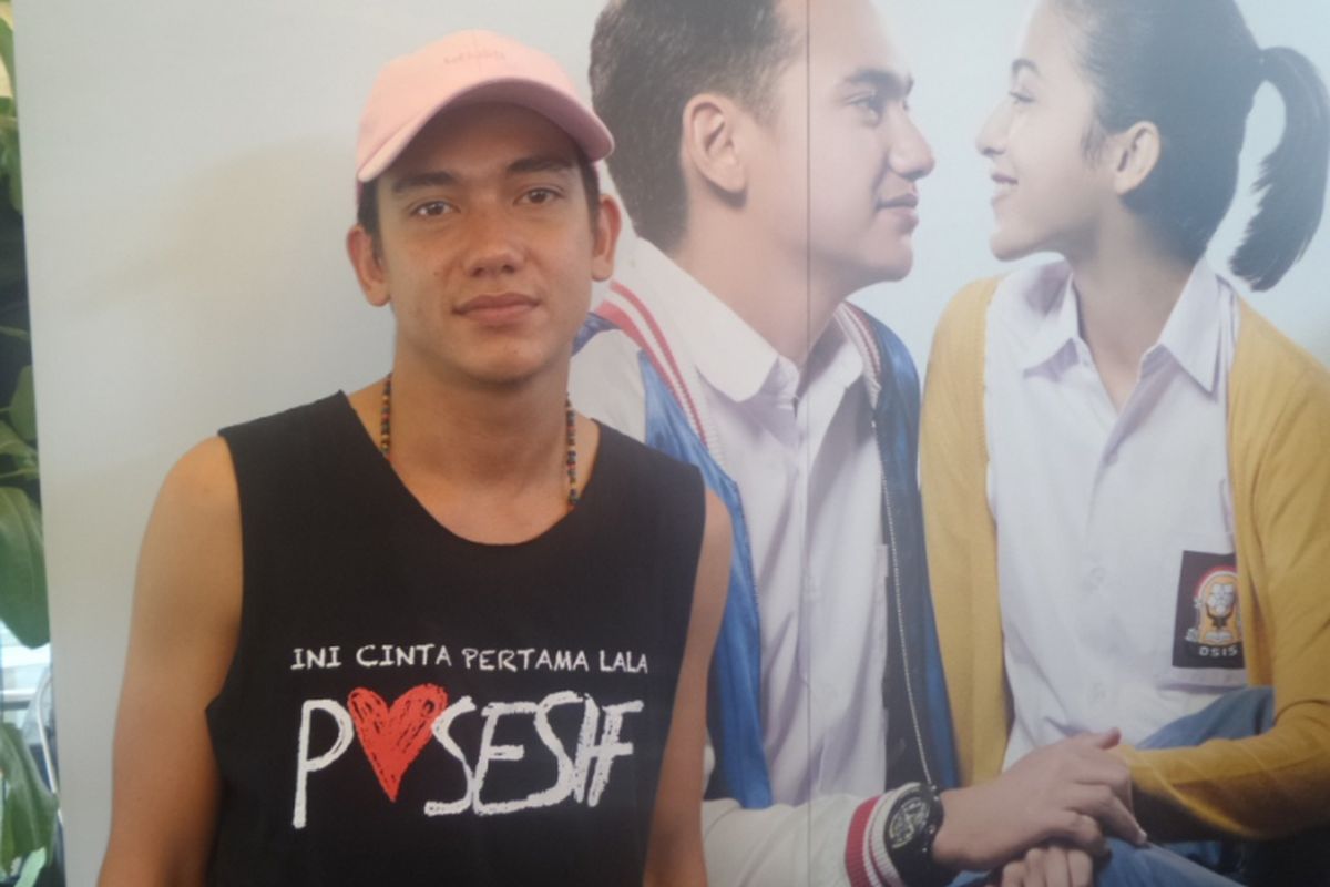 Adipati Dolken usai konferensi pers peluncuran trailer film Posesif di Portico Senayan City, Jakarta Pusat, Selasa (12/9/2017).