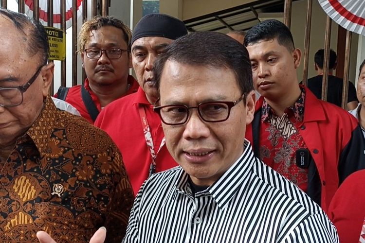 Ketua DPP PDI-P Ahmad Basarah saat ditemui di Menteng, Jakarta Pusat menyebut Ketua Umum DPP PDI-P Puan Maharani sedang menjadwalkan pertemuan dengan Partai Demokrat, Sabtu (9/9/2023).