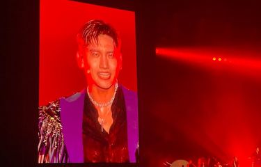 TVXQ dalam konser yang bertajuk 2024 TVXQ Asia Tour [20&amp;2] yang digelar di ICE BSD City Hall, Tangerang Selatan, Banten, Sabtu (20/4/2024).  