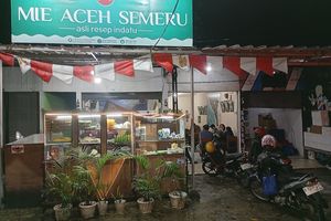 Cerita Rahmad Gratiskan Mahasiswa Terdampak Bencana Sumatera Makan di Warungnya