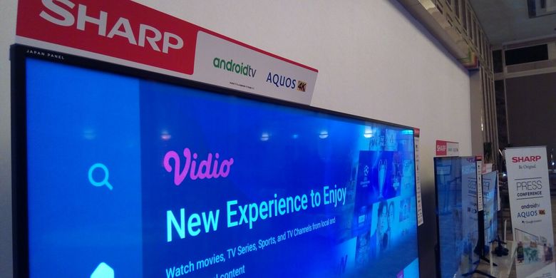 Jajaran televisi pintar Sharp Android TV dengan Google Assistant. Sharp menggandeng layanan video streaming lokal  Vidio dan Kaskus TV, Peluncuran seri televisi pintar tersebut berlangsung di Jakarta, Rabu (11/12/2019).