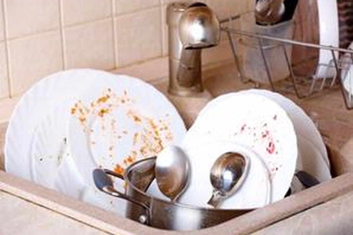 Dapur yang berantakan hanya membuat kita stres, dan akhirnya ingin mencari makanan.