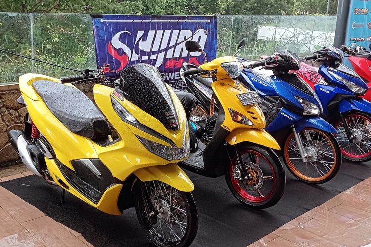 Mengawali 2024, dua komunitas sepeda motor yaitu Trio Mio Project dan ThailandGank.ID berhasil menyelenggarakan kontes modifikasi di The Park Sawangan Mall, pada Sabtu (27/1/2024).

