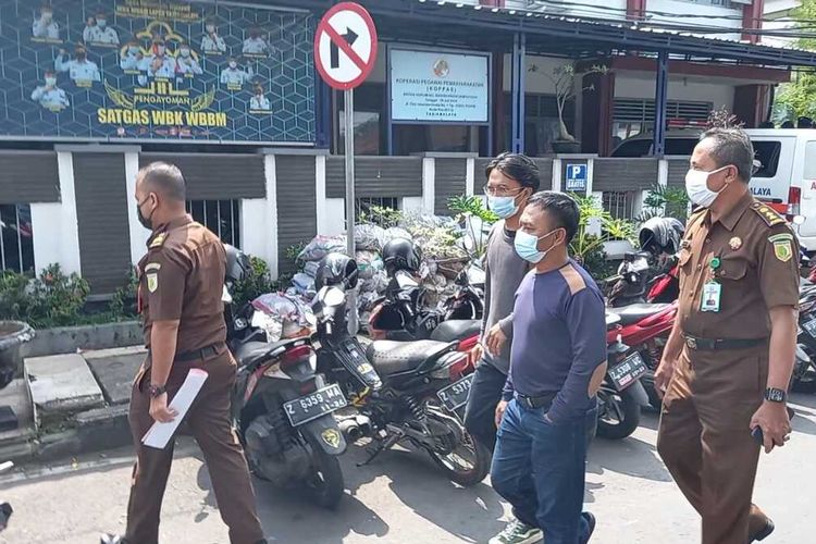 Foto-foto Asep Lutfi Suparman (23), pemilik kedai kopi kena denda PPKM Darurat yang memilih 3 hari kurungan penjara telah dijebloskan ke ruang tahanan Lapas Kelas II B Tasikmalaya mulai hari ini, Kamis (15/7/2021).