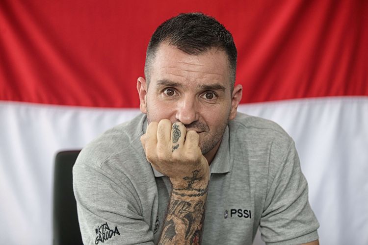 Wawancara pelatih asal Skotlandia, Simon McMenemy, di Kantor PSSI, Jakarta, Kamis (31/1/2019). Simon didapuk menjadi pelatih tim nasional Indonesia, salah satu target yang diberikan PSSI adalah membawa timnas Indonesia menjadi juara di Piala AFF 2020.