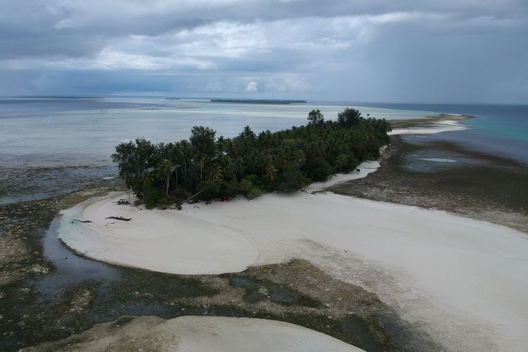 Pulau Urbi di Kabupaten Biak Numfor.