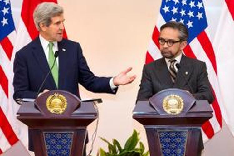 Menteri Luar Negeri AS John Kerry dan Menlu RI Marty Natalegawa menggelar jumpa pers bersama di Jakarta, Senin (17/2/2014).