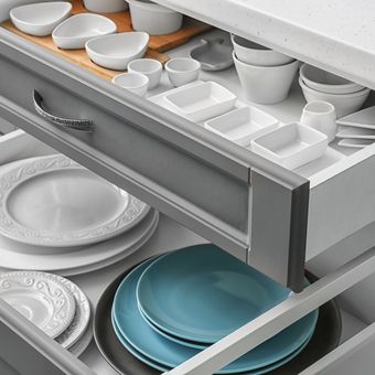 Ilustrasi peralatan dapur berwarna putih