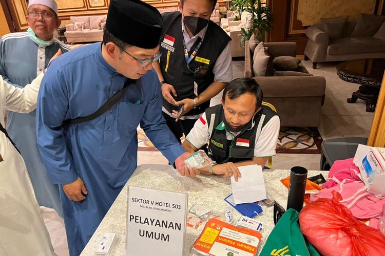 Gubernur Jawa Barat Ridwan Kamil yang juga Amirul Hajj Jabar mengunjungi penginapan jemaah haji asal Jabar bersama Selasa (5/7/2022) malam waktu setempat. 