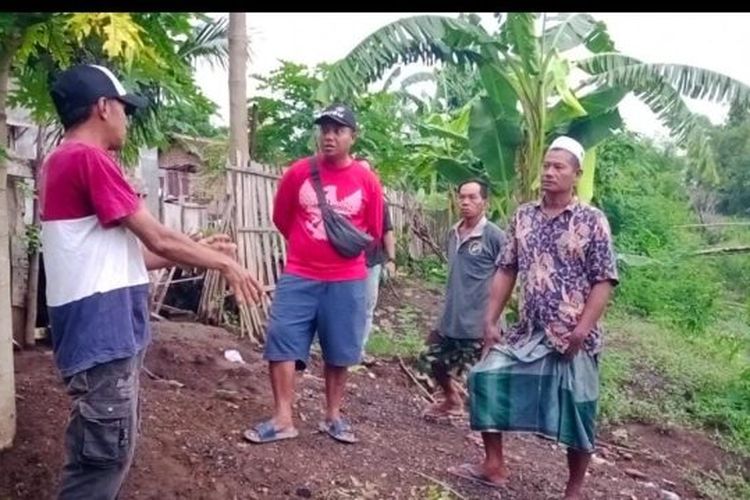 Bocah di Dusun Tribungan, Desa Sumberkolak, Kecamatan Panarukan, Kabupaten Situbondo, Provinsi Jawa Timur meninggal dunia tenggelam di sungai irigasi belakang rumahnya pada Selasa (12/3/2024). 