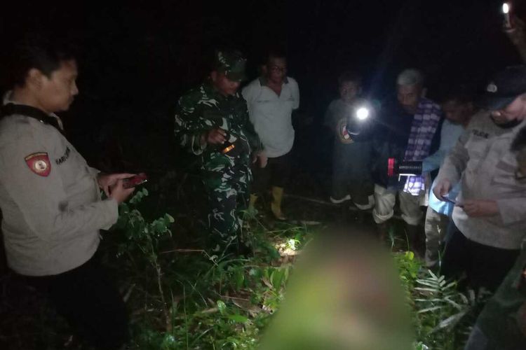Seorang nenek ditemukan tewas tersengat listrik di Desa Karanggayam, Kabupaten Kebumen, Jawa Tengah, Rabu (16/11/2022).