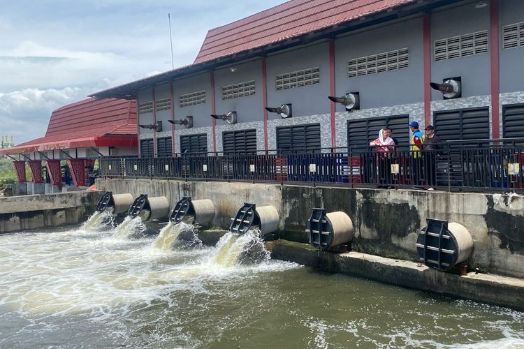 Wali Kota (Walkot) Semarang, Hevearita Gunaryanti Rahayu,  mendorong pemanfaatan pompa-pompa portable di sejumlah titik untuk tangani banjir. Salah satunya, penanganan banjir di Jalan Kaligawe dan sekitarnya dengan memaksimalkan kinerja rumah pompa Tenggang. 
