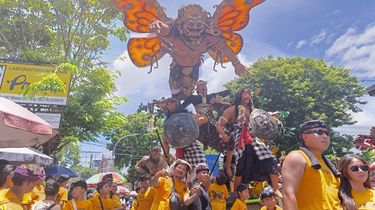 Jelang Nyepi, Parade 105 Ogoh-ogoh di Kota Mataram Berlangsung Meriah