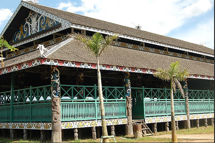Rumah Lamin, rumah adat Kalimantan Timur
