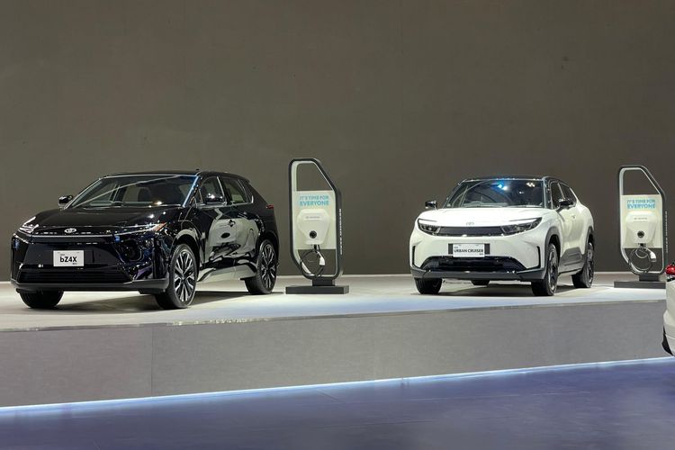 Toyota bZ4X dan Urban Cruiser di GIIAS 2025