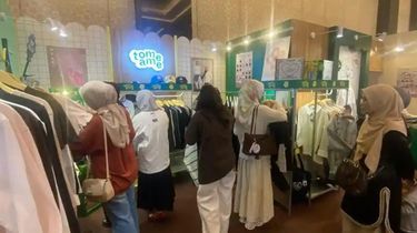 Pesona 'Butter Yellow', Warna Baju Lebaran yang Paling Diburu Warga Bandung