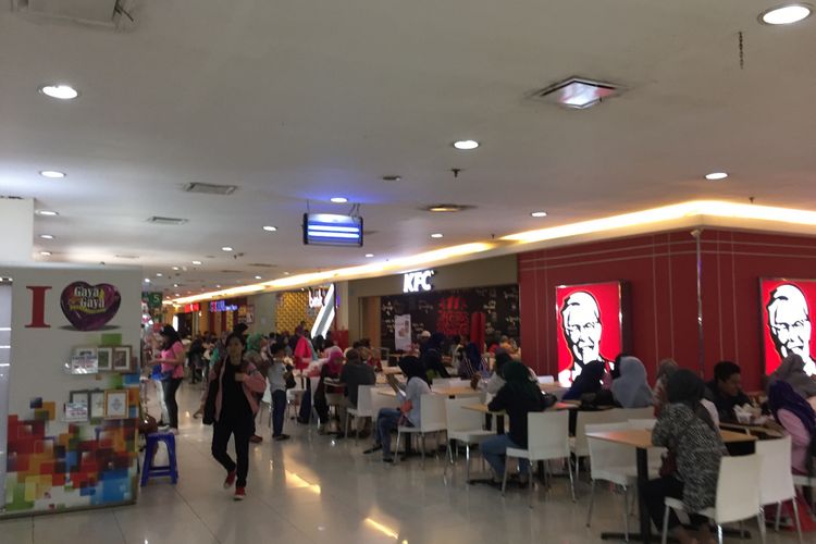 Suasana food court di Blok M Square, Sabtu (16/9/2017).