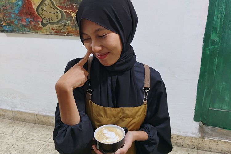 Kerja Sesuai Jurusan Justru Digaji Kecil, Kisah Lulusan S1 Memilih Jadi Barista hingga Ojol