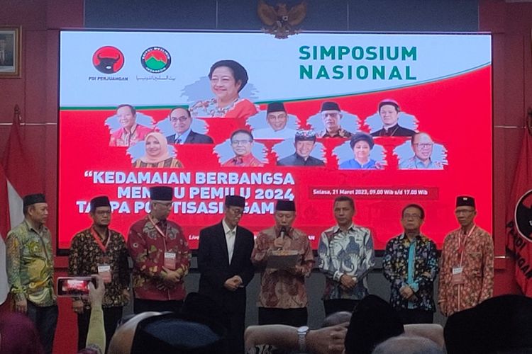 Sejumlah perwakilan tokoh agama mendeklarasikan Pemilu Damai 2024 di Sekolah Partai PDI-P, Lenteng Agung, Jakarta, Selasa (21/3/2023).
