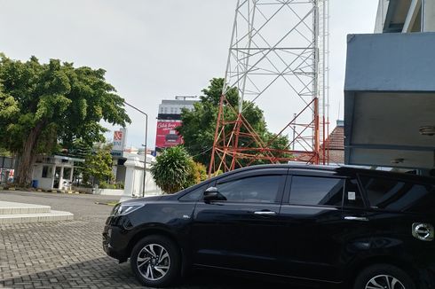 Benarkah Parkir Dekat Pemancar Remote Mobil Bisa Bermasalah?