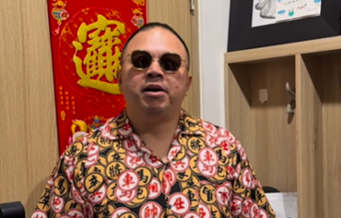 Codeblu food vlogger yang dikenal dengan ulasan pedasnya