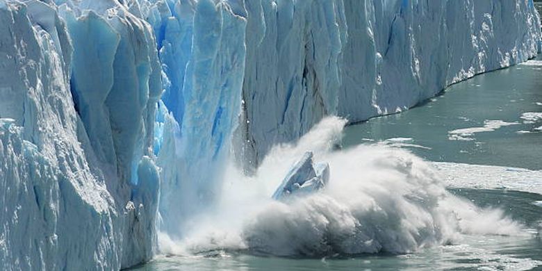 ilustrasi gletser mencair akibat efek rumah kaca.
