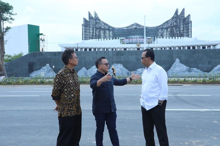 Menpan-RB Abdullah Azwar Anas bersama Menhub Budi Karya Sumadi dan Menkes Budi Gunadi Sadikin di IKN, Minggu (11/8/2024).