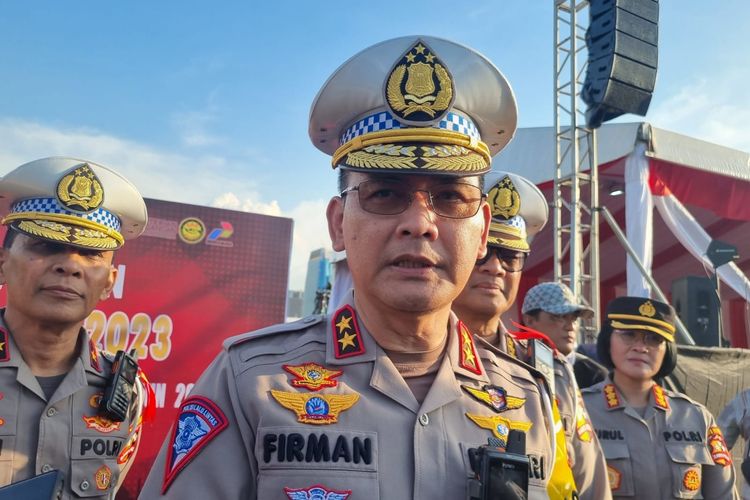 Kepala Korps Lalu Lintas (Kakorlantas) Polri Irjen Firman Shantyabudi di Lapangan Silang Monas, Jakarta, Senin (17/4/2023).