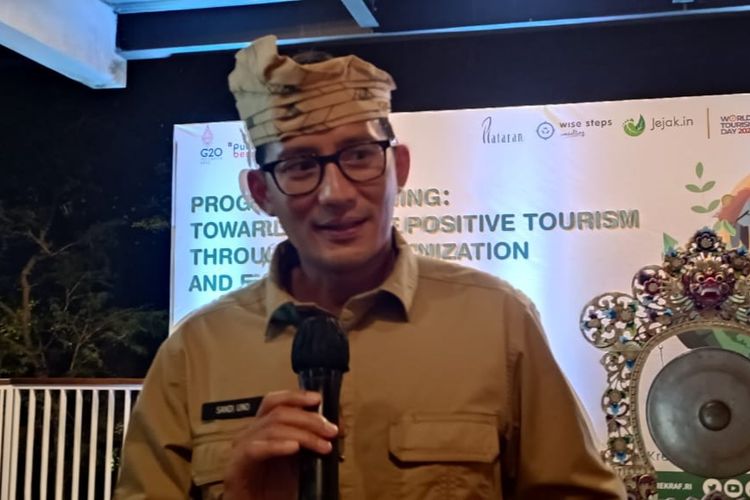 Menparekraf Sandiaga Salahudin Uno saat menghadiri acara peluncuran program Towards Climate Positive Tourism Through Decarbonition And Eco-Tourism, di Plataran Menjangan, Buleleng, Bali, Kamis (7/7/2022). Kompas.com/ Yohanes Valdi Seriang Ginta