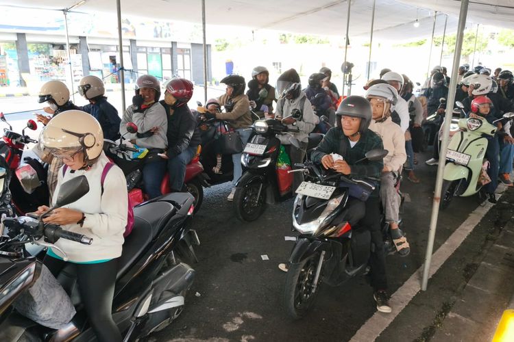 Arus Balik Lebaran ke Bali, Pelabuhan Ketapang Banyuwangi Dipadati Roda Dua