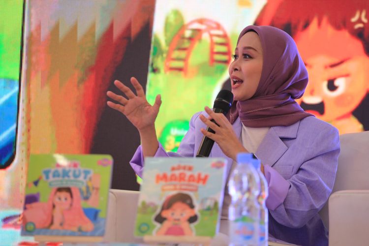 Psikolog Anak, Remaja, dan Keluarga, Ayoe Sutomo M.Psi, dalam acara talkshow Mums Festival 2024 di mal Kota Kasablanka Jakarta (26/7/2024).