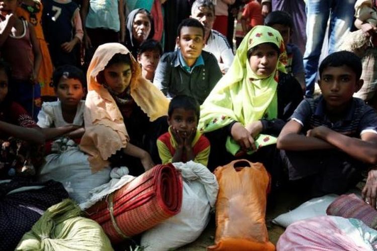Para pengungsi Rohingya yang memasuki Banglades untuk menghindari kekerasan di Rakhine, Myanmar, Senin (21/11/2016).