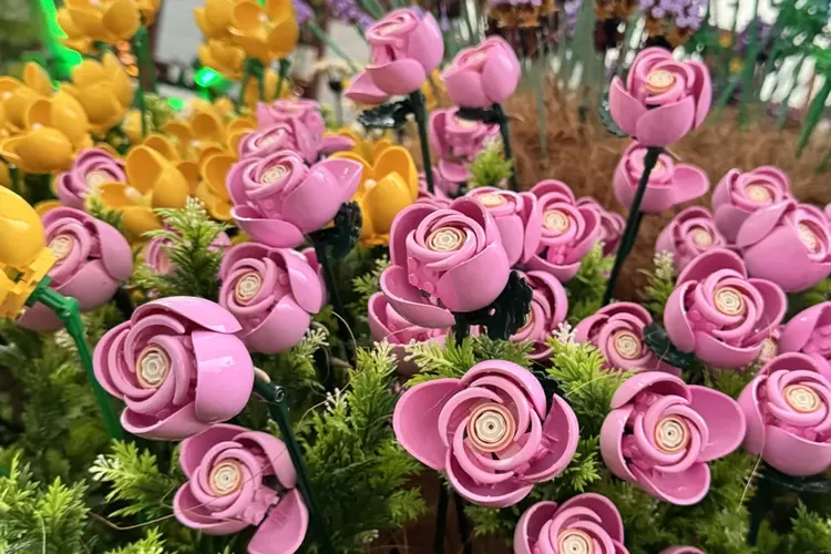 Potret taman bunga di Legoland Flower Garden, Legoland Malaysia Resort.