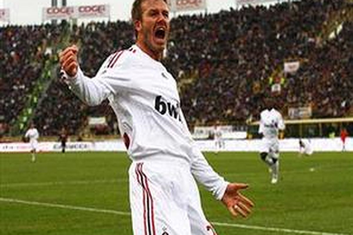 David Beckham meluapkan kegembiraan setelah mencetak gol bagi AC Milan ke gawang Bologna. Ini adalah gol pertamanya sejak berkostum Rossoneri.