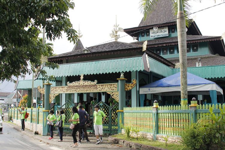 Masjid Sultan Suriansyah di kota Banjarmasin, Kalimantan Selatan, Selasa (25/4/2017).
