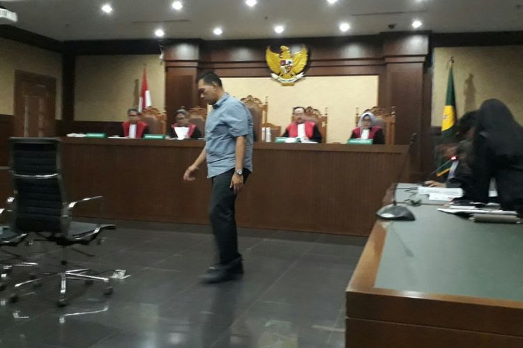 Komisaris PT Adhi Guna Keruktama (PT AGK), Adiputra Kurniawan pada sidang tuntutan di Pengadilan Tipikor Jakarta, Kamis (4/1/2018).