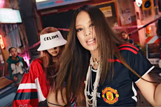 Ketika Jennie BLACKPINK Pakai Jersey MU di Video Klip 