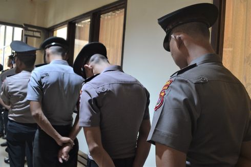 Enam Polisi Disanksi karena Bawa Senpi Amankan Demo, Komnas HAM: Mereka Menembak?