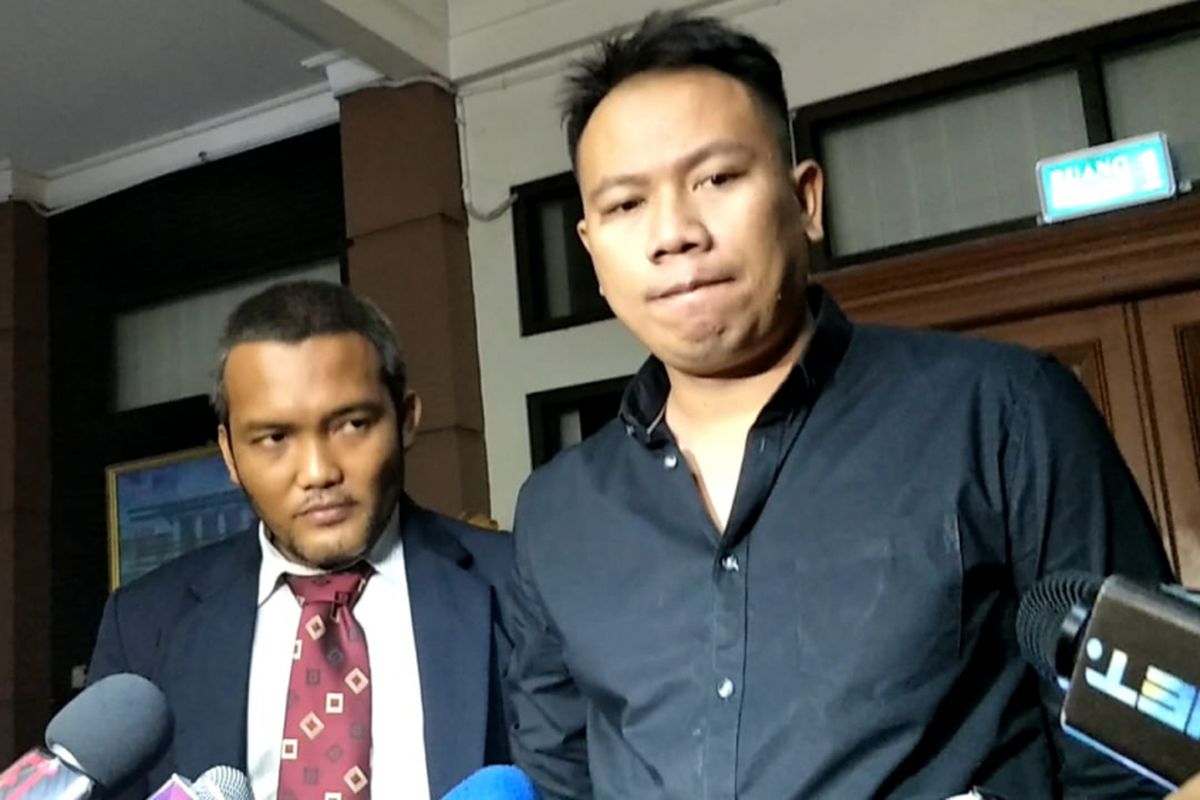 Vicky Prasetyo usai mengajukan permohonan cerai atas Angel Lelga di Pengadilan Agama Jakarta Selatan, Kamis (20/9/2018).