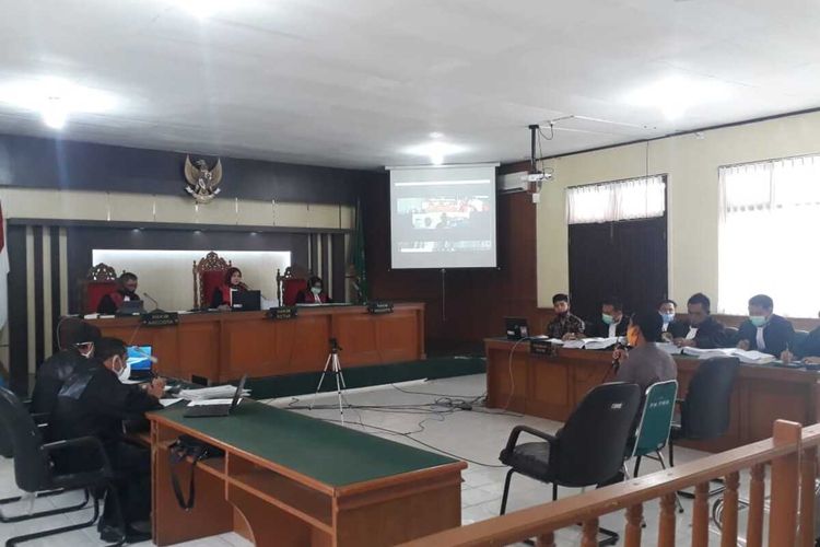 Ketua DPRD Riau Indra Gunawan Eet saat menjadi saksi dalam sidang dugaan kasus korupsi Bupati Bengkalis nonaktif Amril Mukminin di Pengadilan Tipikor Pekanbaru, Riau, Kamis (9/7/2020).