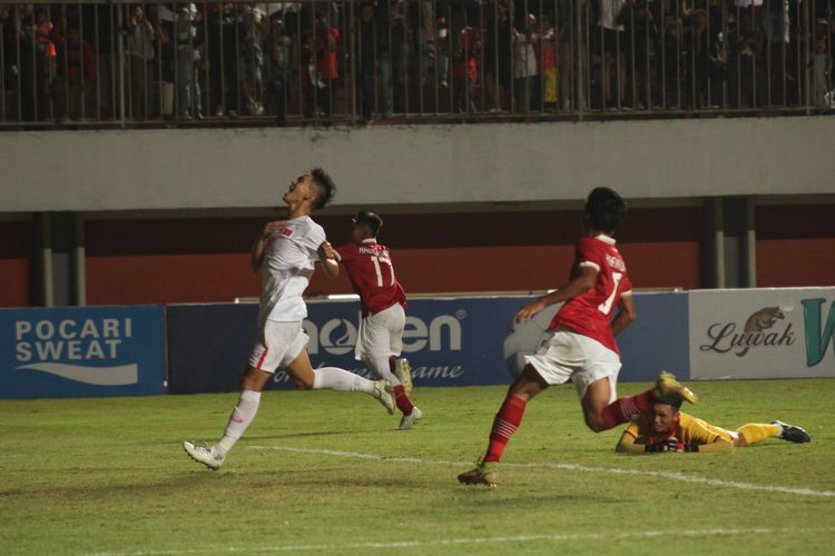 Selebrasi Muhmmad Nabil seusai mencetak gol dalam pertandingan timnas U16 Indonesia vs Vietnam pada laga penentuan juara Grup A Piala AFF U16 2-2022 di Stadion Maguwoharjo, Sleman, Yogyakarta, Sabtu (6/8/2022).