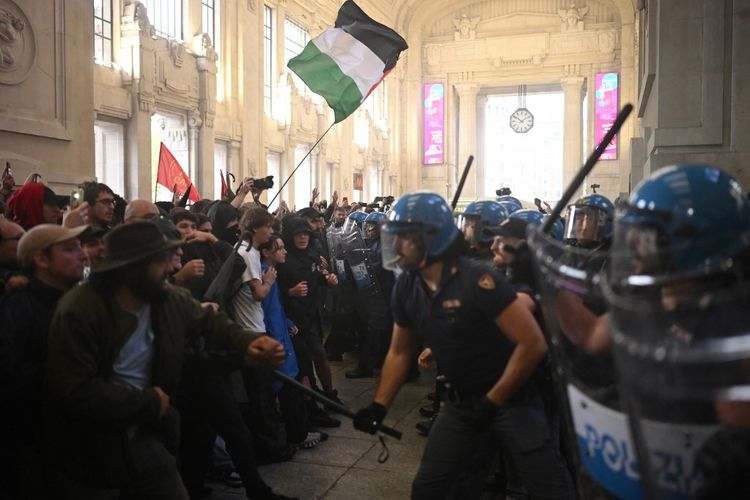 Demo di Italia Ricuh, Massa Pro-Palestina Bentrok dengan Polisi, Pelabuhan Diblokir
