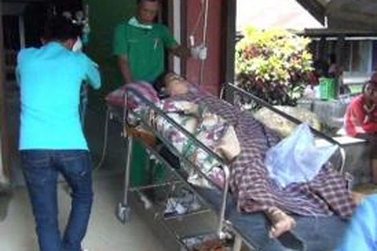 Sabir pria asal desa Pussui, kecamatan Luyo Polewali mandar ini ditangkap petugas tidak lama setelah membunuh suaminya dnegan cara menikam badik di bagian perut dan leher hingga korban terkapar. Sepupu yang melerai malah ikut jadi korban. 