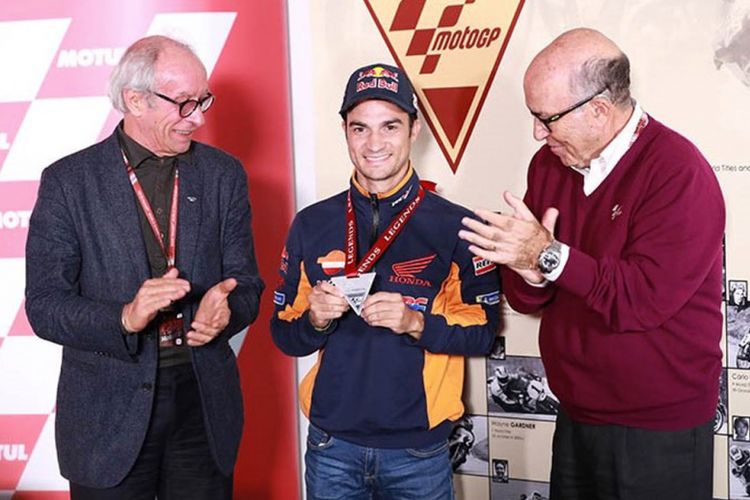 Dani Pedrosa resmi masuk Hall of Fame pebalap MotoGP. Ia dinobatkan menjadi legenda di balapan roda dua tersebut