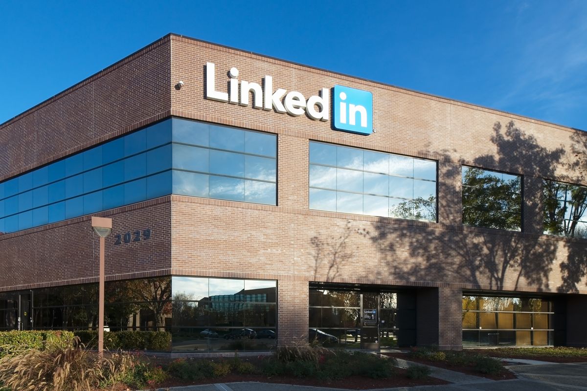 ilustrasi LinkedIn Office