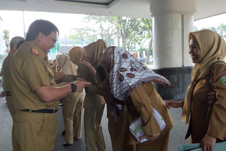 Para ASN di kantor pemerintahan Provinsi Sumatera Selatan mulai masuk kerja usai libur lebaran, Senin (10/6/2019).