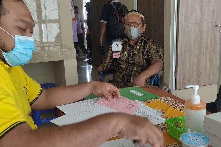 Antusiasme peserta Jaminan Kesehatan Khusus dari Bapel Jamkesos Dinas Kesehatan DIY di Asrama RSUD Wates, Kabupaten Kulon Progo, Daerah Istimewa Yogyakarta.