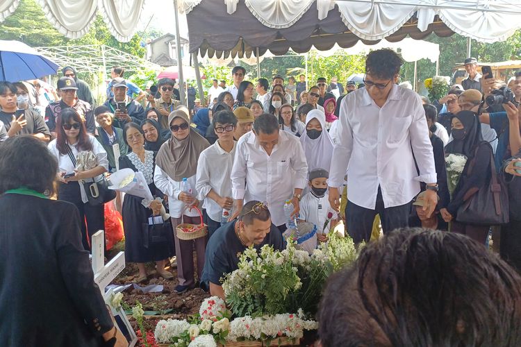 Suasana Pemakaman Temon: Daus Mini, Mongol, dan Tarzan Beri Penghormatan Terakhir