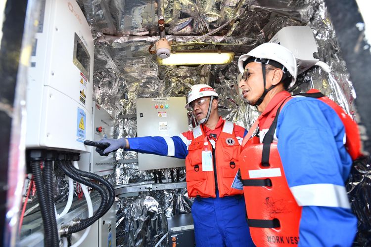 Perluas Pemanfaatan PLTS di Kapal Pengangkut Minyak, Pertamina Pangkas Emisi 79 Ton Karbon per Tahun