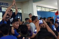 Pelatih Arema FC Bangga Aremania Mendukung dari Luar Stadion